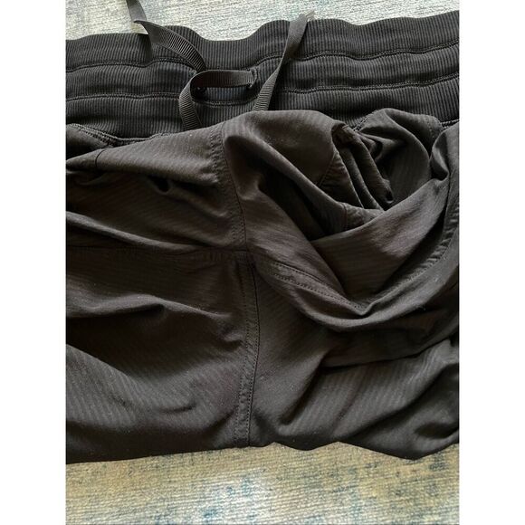 Lululemon Black Dance Studio Mid Rise Jogger Size 2 - Picture 3 of 7